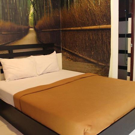 Lawaka Hotel Ampana Экстерьер фото