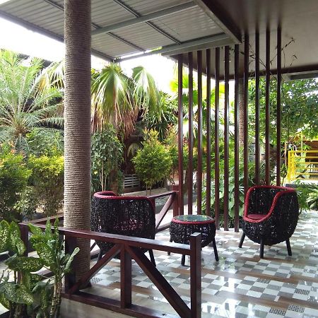 Lawaka Hotel Ampana Экстерьер фото