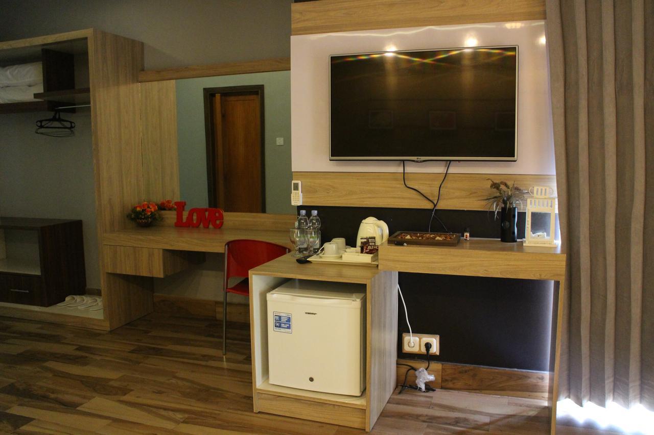 Lawaka Hotel Ampana Экстерьер фото