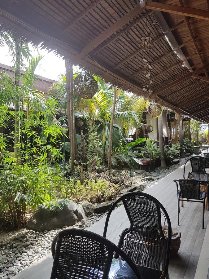 Lawaka Hotel Ampana Экстерьер фото