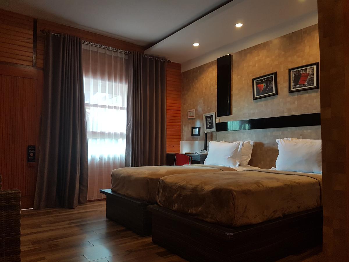Lawaka Hotel Ampana Экстерьер фото
