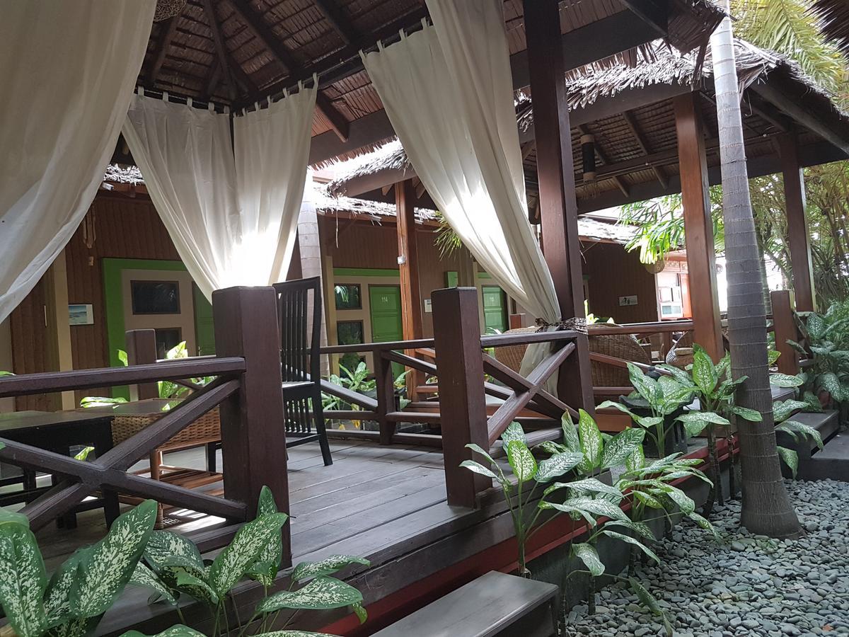 Lawaka Hotel Ampana Экстерьер фото