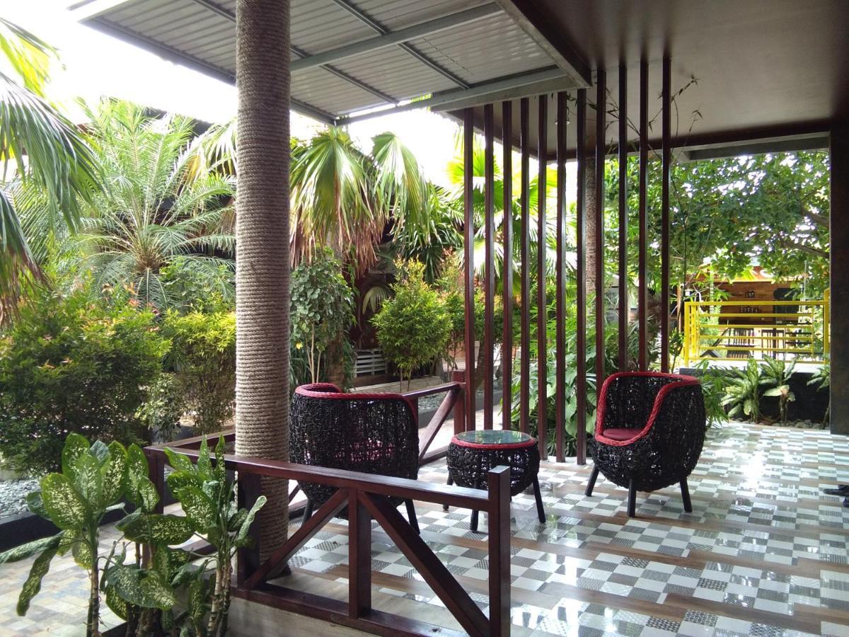 Lawaka Hotel Ampana Экстерьер фото