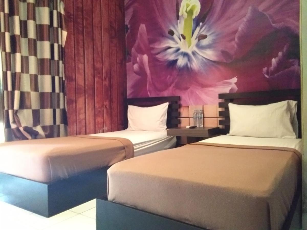 Lawaka Hotel Ampana Экстерьер фото